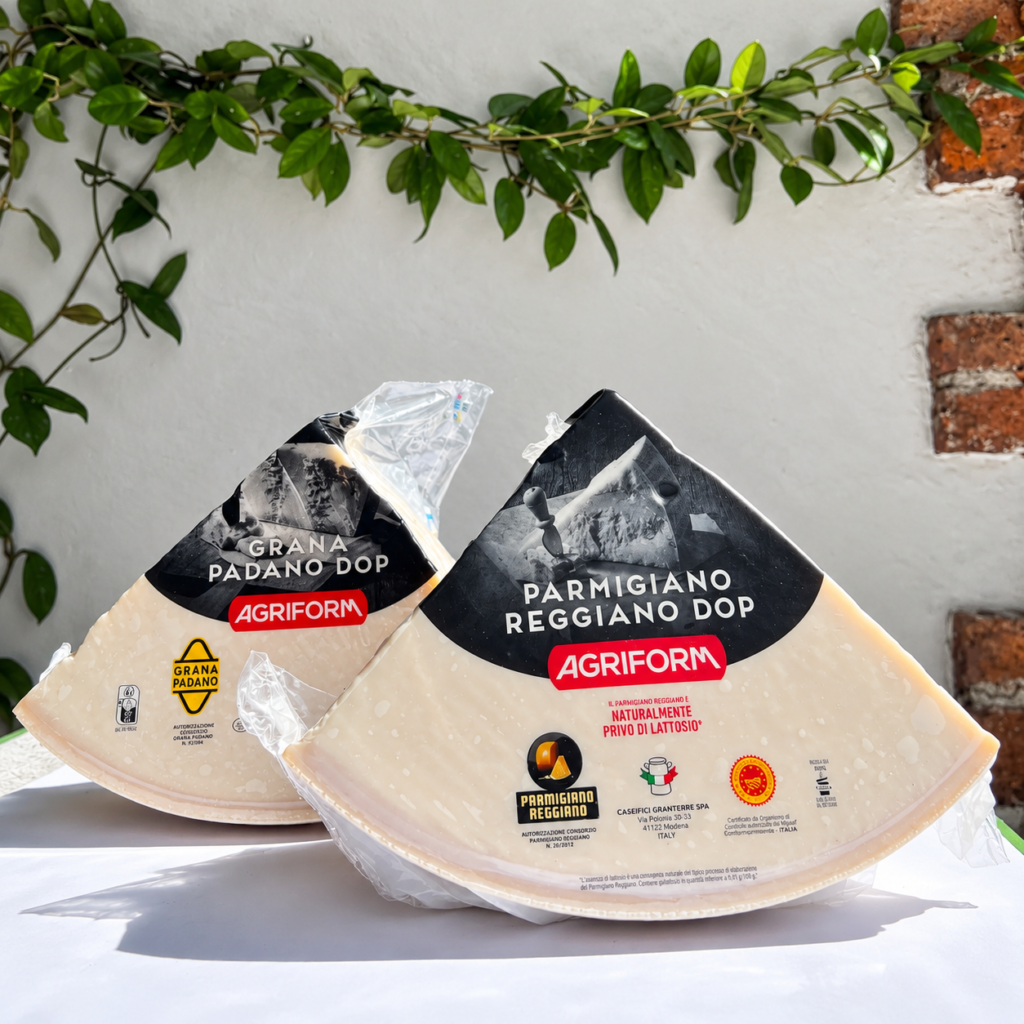 Cuñas de Parmigiano Reggiano DOP y Grana Padano DOP Agriform en empaque original